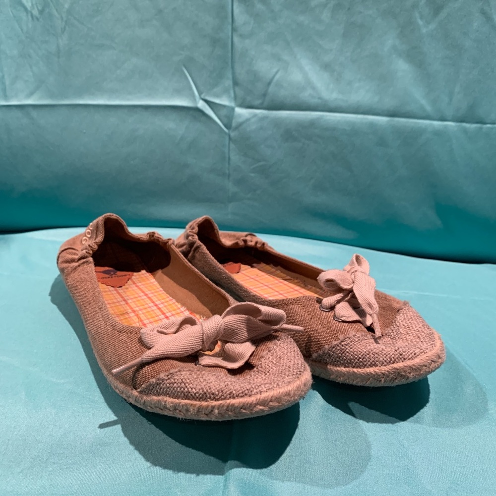 Tan flats